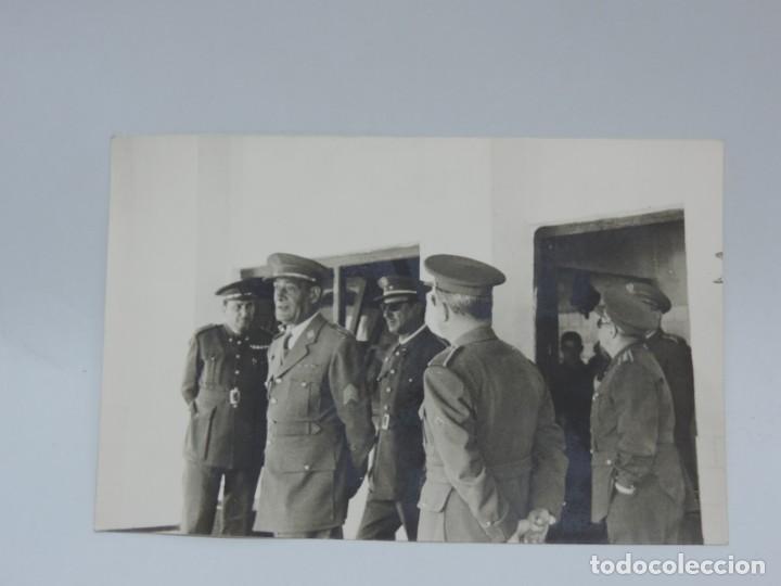 Militaria: FOTOGRAFIA DE GENERAL CON 5 ANGULOS DE HERIDO, MEDALLA COLECTIVA, TAMA&Ntilde;O POSTAL.