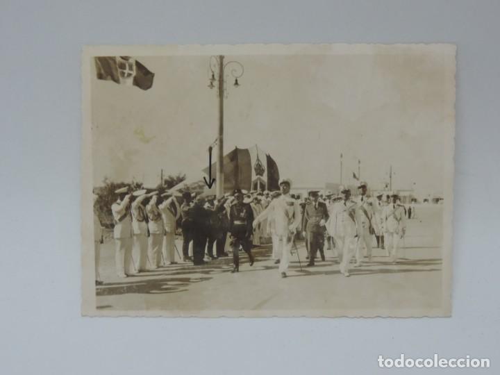 Militaria: FOTOGRAFIA DE DESFILE DE OFICIALES DEL EJERCITO ITALIANO, BANDERAS DE CERDE&Ntilde;A, A&Ntilde;O 1937, MIDE 11,5 X