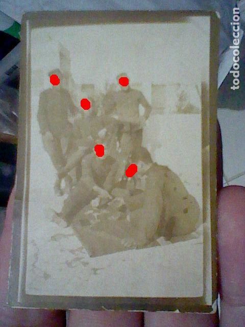 Militaria: SOLDADOS JUGANDO CARTAS SUELO EPOCA ALFONSINA CREO MARRUECOS 7 X 5 CMS