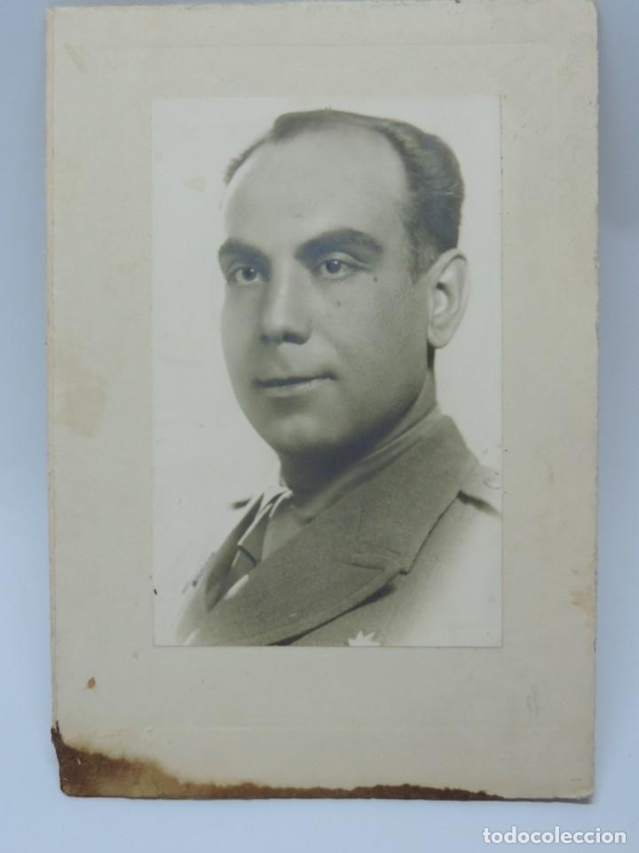 Militaria: FOTOGRAFIA DE OFICIAL DEL EJERCITO ESPA&Ntilde;OL, FOTO JALON ANGEL, MIDE CON ES PASPARTOUT 19 X 13 CMS.