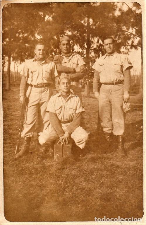 Militaria: Foto de soldados del ej&eacute;rcito argentino, manuscrita al dorso, fechada 1944 - CLC