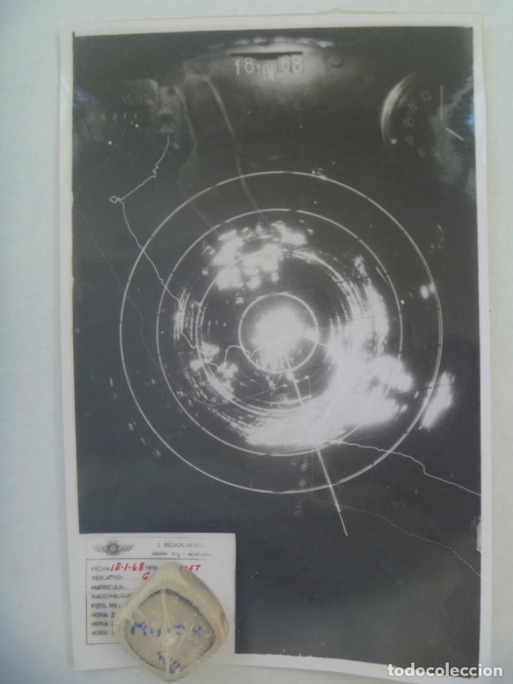 Military Antiques: AVIACION : FOTO DEL RADAR DE LA CABINA DE UN AVION , 1968 ......... 12,5 X 20 CM