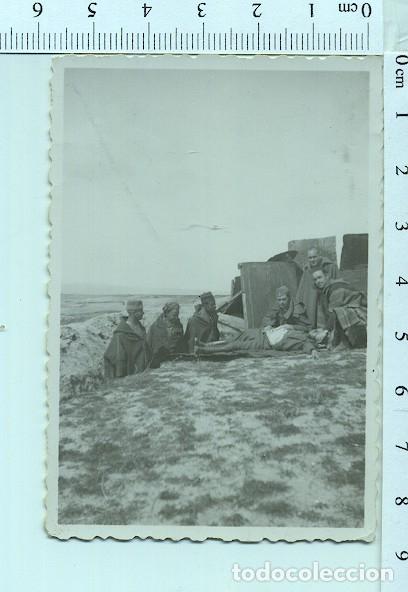 Militaria: FOTOGRAF&Iacute;A MILITARES, UNO HACI&Eacute;NDOSE EL MUERTO Y LUGARE&Ntilde;OS DE MELILLA