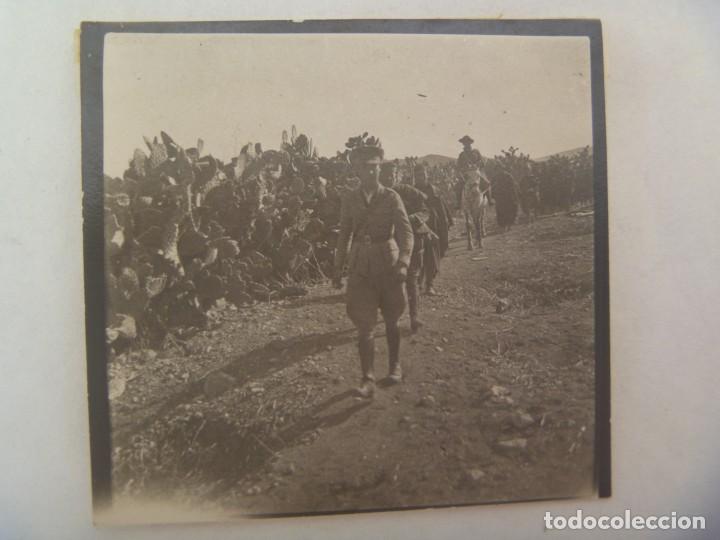 Military Antiques: GUERRA DE AFRICA : FOTO DE MILITARES DE REGULARES OFICIALES ESPA&Ntilde;OLES, UNO A CABALLO, Y MOROS