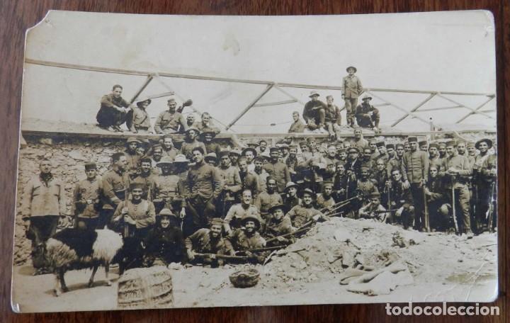 Military Antiques: FOTO POSTAL DE FUERZAS DEL EJERCITO REGULAR Y DE LA LEGION EN UN BLOKAO, 1921 APROXIMADAMENTE, GUERR