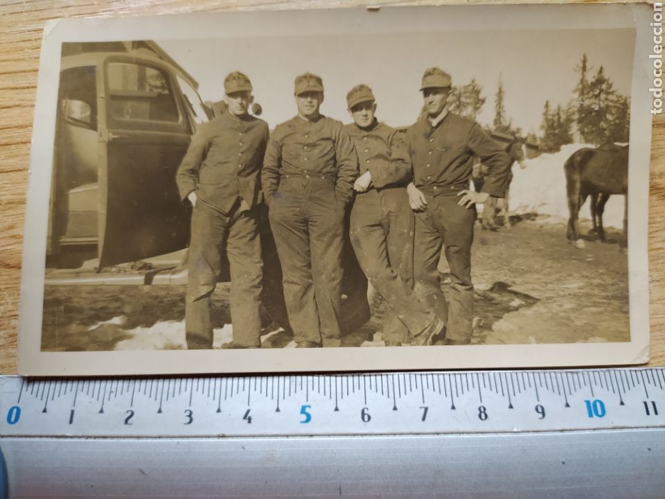 Militaria: Fotograf&iacute;a segunda guerra mundial - 4 personas confunda, mec&aacute;nicos?