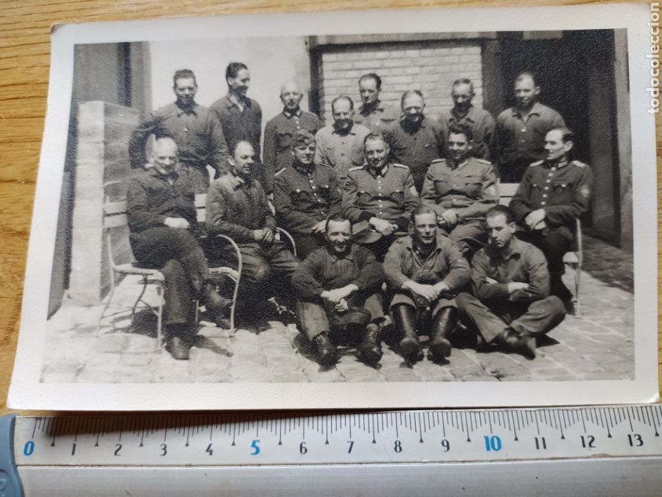 Militaria: Fotograf&iacute;a segunda guerra mundial - foto postal grupo con diversos uniformes