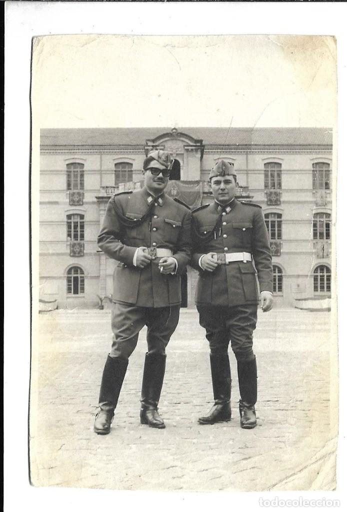 Militaria: BONITA FOTOGRAFIA ANTIGUA DE - DOS MILITARES EN UN CUARTEL -