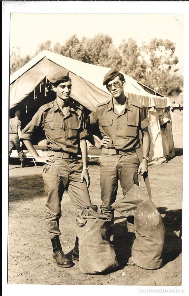 Militaria: BONITA FOTOGRAFIA ANTIGUA DE - DOS SOLDADOS EN UN CAMPAMENTO