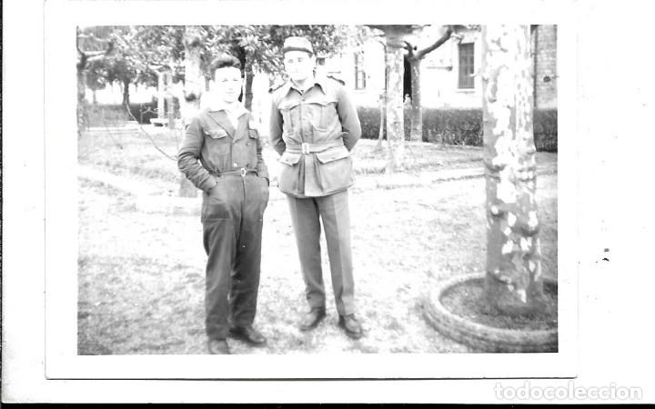 Militaria: LOTE DE 5 FOTOGRAFIAS ANTIGUAS DE - MILITARES DE 1.946 y 47