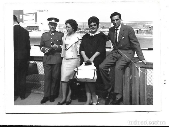 Militaria: LOTE DE 4 FOTOGRAFIAS ANTIGUAS DE - UN MILITAR EN FAMILIA