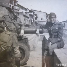 Militaria: FOTOGRAFÍA OFICIALES DEL EJÉRCITO ESPAÑOL. GIRONELLA 1944. Lote 221273503