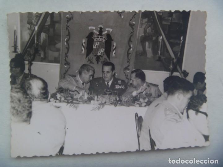 Militaria: LA LEGION : FOTO DIA DESPEDIDA DEL CORONEL, MEDALLA MILITAR INDIVIDUAL. AAIUN 1965
