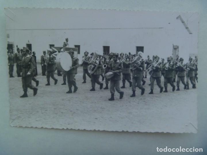 Militaria: LA LEGION : FOTO DE BANDA DE MUSICA LEGIONARIA DESFILANDO