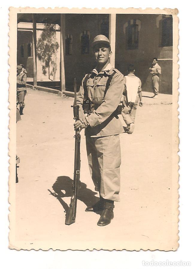 Militaria: SOLDADO ESPA&Ntilde;OL DE REGULARES EN FECHA 17 DE MAYO DE 1959 CON DEDICATORIA