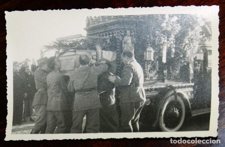 Militaria: FOTO POSTAL DE LA DESPEDIDA O ENTIERRO DE AUTORIDAD MILITAR, A&Ntilde;OS 40, NO CIRCULADA.