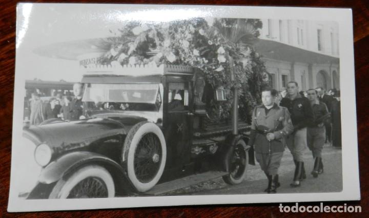 Militaria: FOTO POSTAL DE LA DESPEDIDA O ENTIERRO DE AUTORIDAD MILITAR, A&Ntilde;OS 40, NO CIRCULADA.
