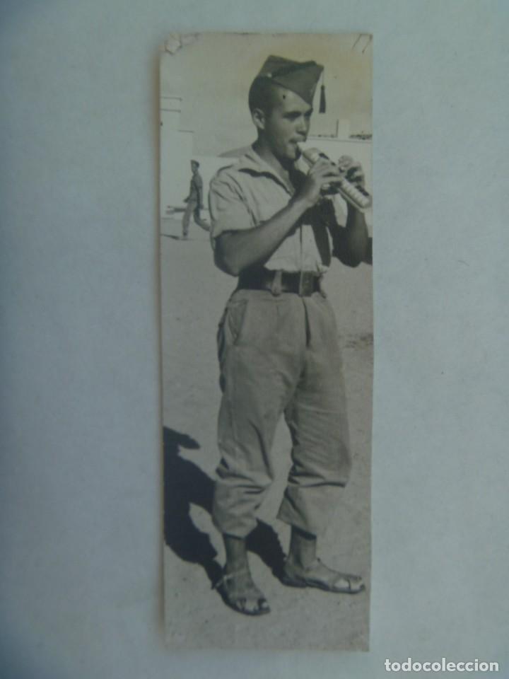 Militaria: LA LEGION : FOTO DE LEGIONARIO TOCANDO INSTRUMENTO , BANDA DE MUSICA
