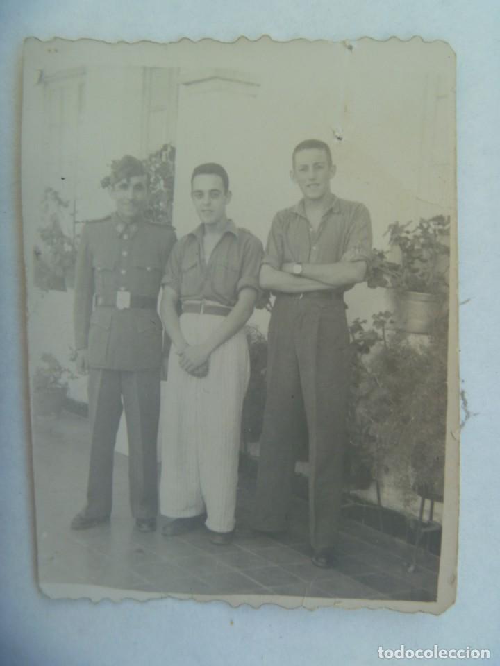 Militaria: GUARDIA CIVIL : MINUTERO DE FOTOGRAFO CALLEJERO DE GUARDIA CON GORRILLO Y JOVENES