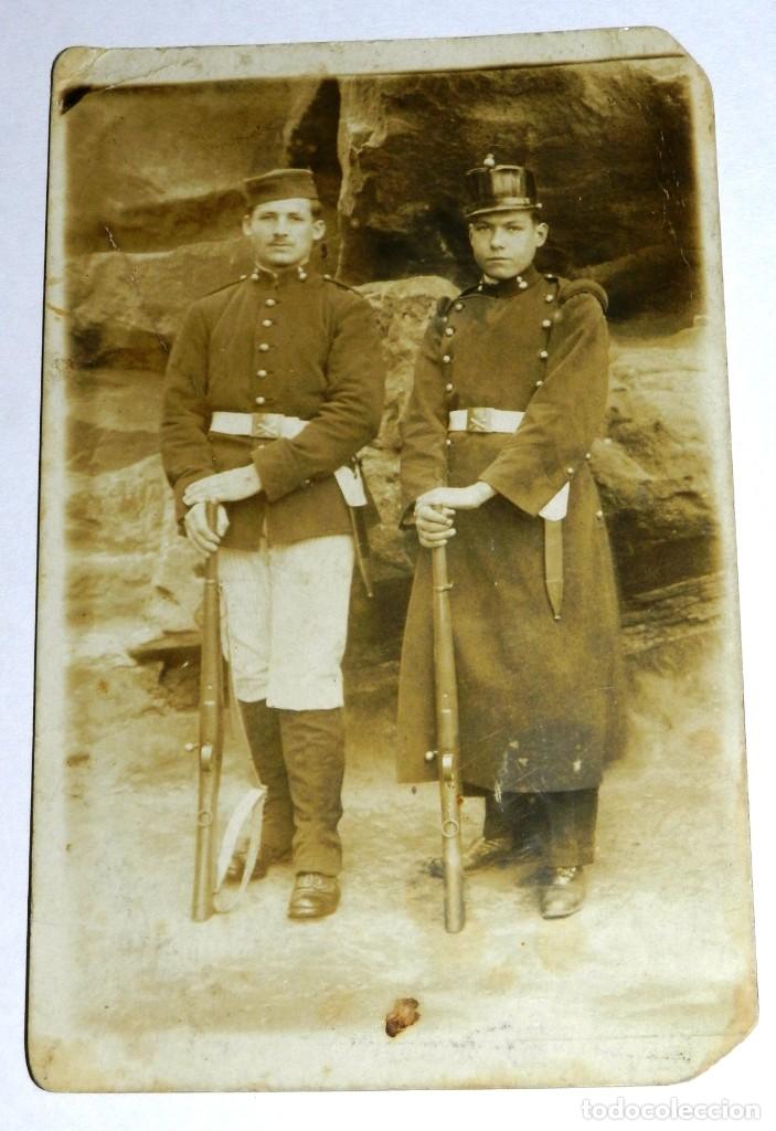 Militaria: FOTO POSTAL DE SOLDADOS DE ARTILLERIA, EPOCA ALFONSO XIII, TAMA&Ntilde;O POSTAL.