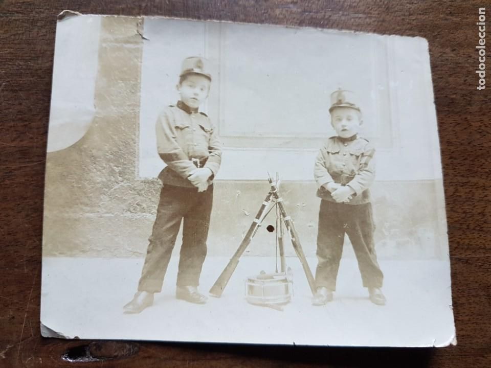 Militaria: Foto ni&ntilde;os vestidos de soldados Alfonsinos en parada