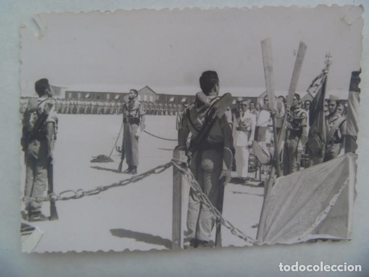 Militaria: LA LEGION : FOTO DE ACTO MILITAR CON GENERAL Y LEGIONARIOS GASTADORES, SAHARA