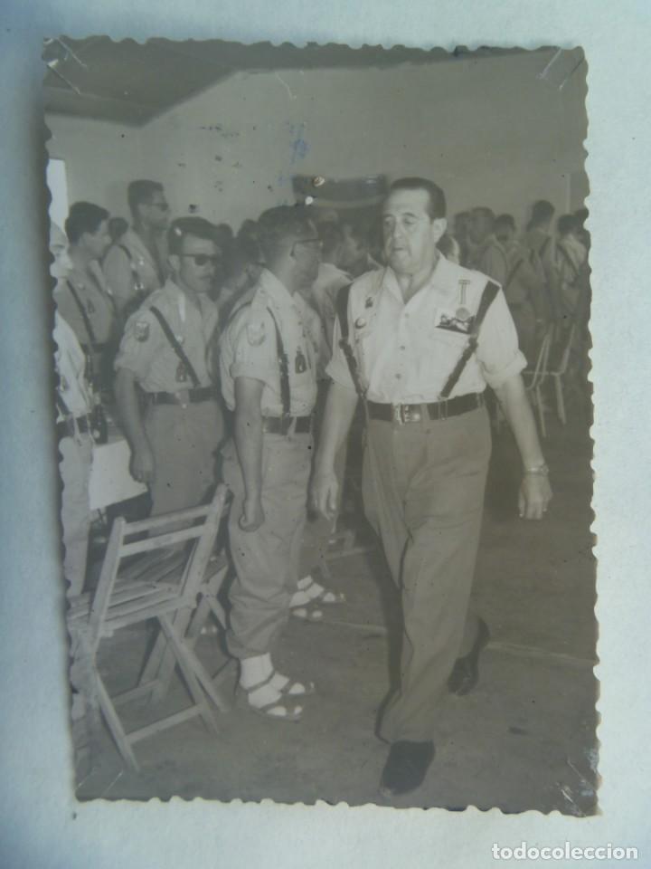 Militaria: LA LEGION : FOTO DE CORONEL MEDALLA MILITAR INDIVIDUAL EN CUARTEL DE EL AAIUN , SAHARA