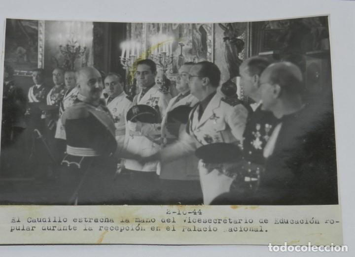 Militaria: FOTOGRAFIA DEL CAUDILLO CON EN LA CLAUSURA DEL I CONSEJO DE JEFES PROVINCIALES. MINISTRO CAMARADA AR