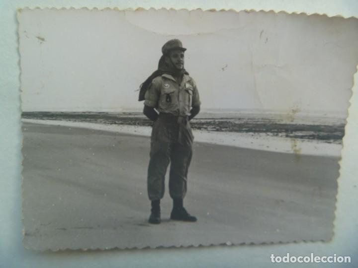 Militaria: LA LEGION : FOTO DE LEGIONARIO CON SIROQUERA EN LA PLAYA , SAHARA