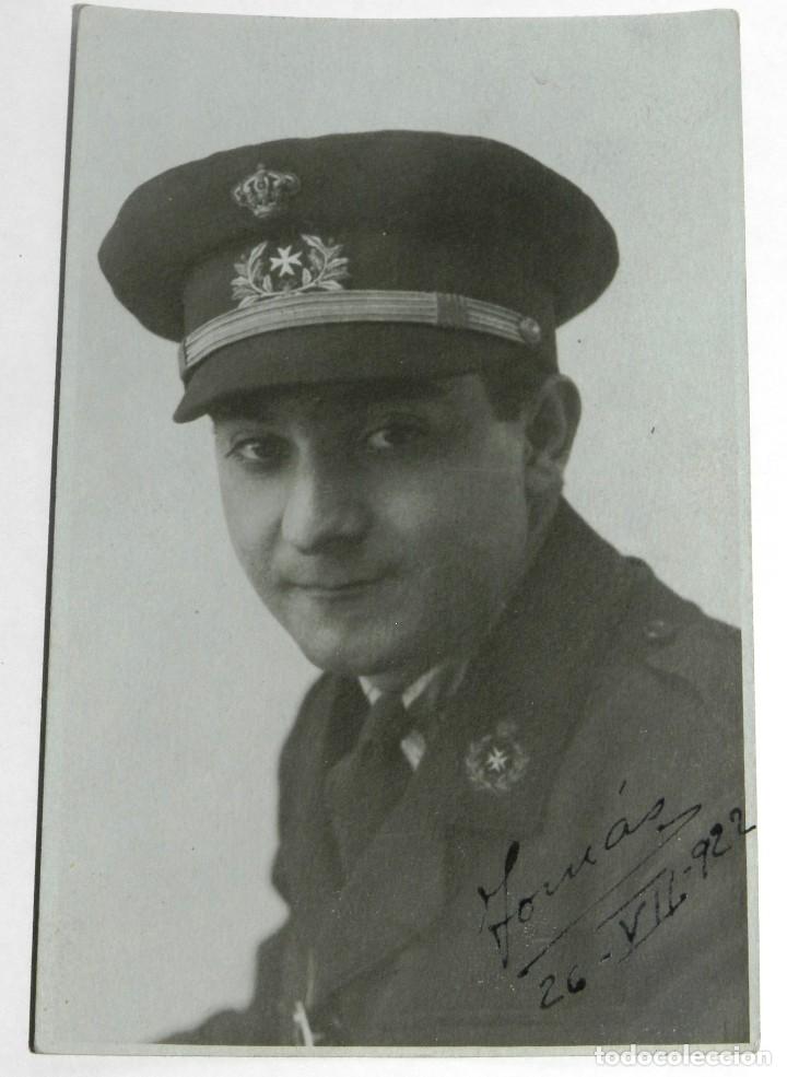 Militaria: FOTOGRAFIA DE OFICIAL DE SANIDAD MILITAR, FIRMADA EN 1922, FOTO LEONAR, TAMA&Ntilde;O POSTAL.