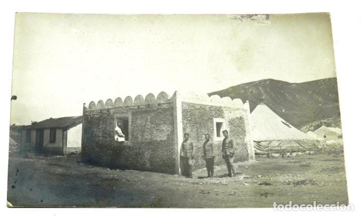 Militaria: FOTOGRAFIA DE LA CAMPA&Ntilde;A DE MELILLA, TROPAS ESPA&Ntilde;OLAS EN EL CAMPAMENTO, TAMA&Ntilde;O POSTAL.