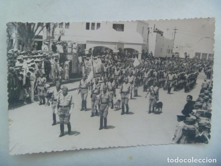 Militaria: LA LEGION : FOTO DE LEGIONARIOS DESFILANDO, OFICIALES CON PERRO , ETC. SAHARA