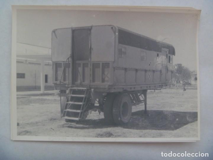 Militaria: AVIACION : FOTO DE REMOLQUE CAMION MILITAR PARA EL TRASLADO DE TROPAS , CREO . BASE AEREA DE MORON