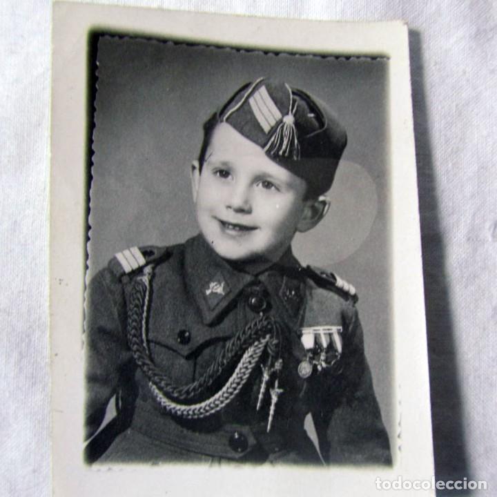 Militaria: Fotograf&iacute;a de ni&ntilde;o vestido de mililar