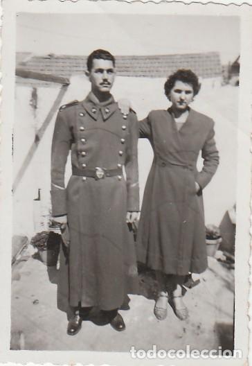 Militaria: Fotograf&iacute;a. Retrato de militar con uniforme del Ejercito Espa&ntilde;ol. A&ntilde;os 40 ff