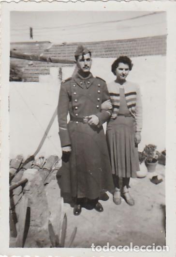 Militaria: Fotograf&iacute;a. Retrato de militar con uniforme del Ejercito Espa&ntilde;ol. A&ntilde;os 40 ff