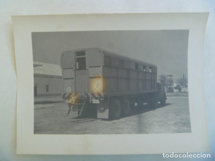 Militaria: AVIACION : FOTO DE CAMION MILITAR PARA EL TRASLADO DE TROPAS , CREO . BASE AEREA DE MORON