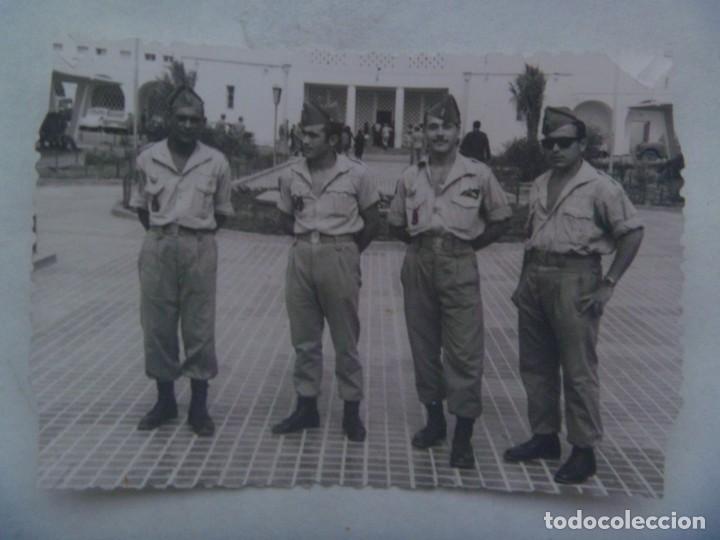 Militaria: LA LEGION : FOTO DE LEGIONARIOS POSANDO. El AAIUN , SAHARA