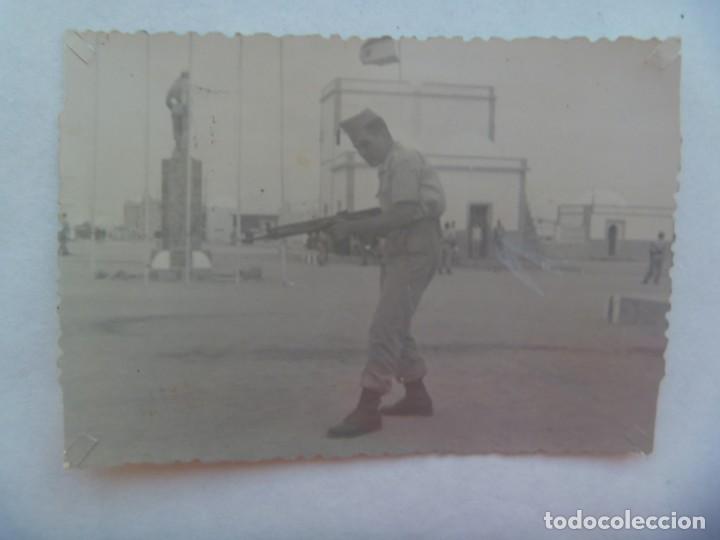 Militaria: LA LEGION : FOTO DE LEGIONARIO CON CETME . SAHARA