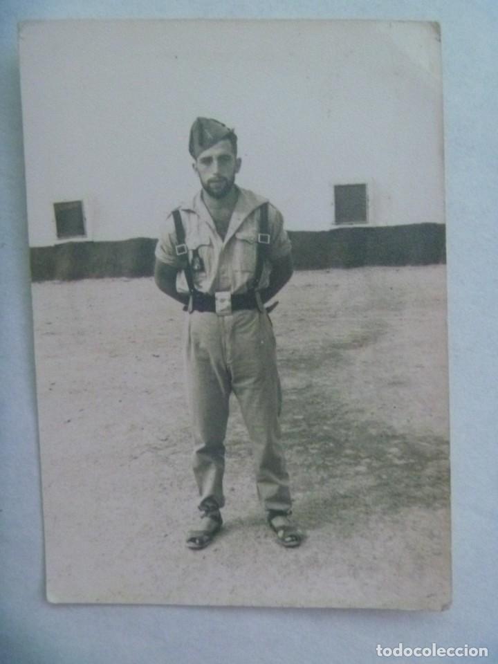 Militaria: LA LEGION : FOTO DE LEGIONARIO CON SANDALIAS