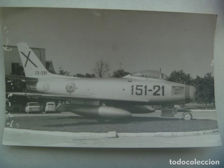 Militaria: AVIACION : FOTO DE AVION NACIONAL EN AERODROMO O AEROPUERTO, DETRAS HAY UN SEAT 600