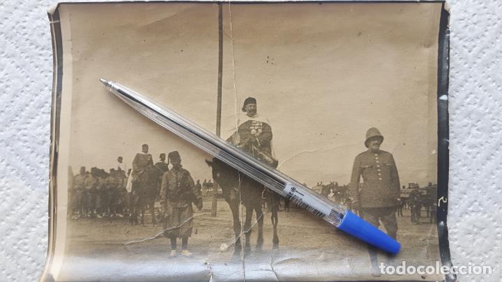 Militaria: Marruecos, foto de un general a caballo en un acto militar. A&ntilde;os 20.