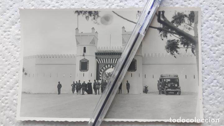 Military Antiques: Foto postal de la entrada a un cuartel de Segangan a&ntilde;os 20.