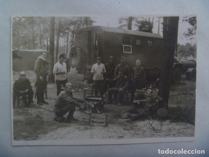 Militaria: FOTO DE MILITARES VIVAQUEANDO, CAMION , ETC . EJERCITO PAIS COMUNISTA ( RUSO O YUGOSLAVO )