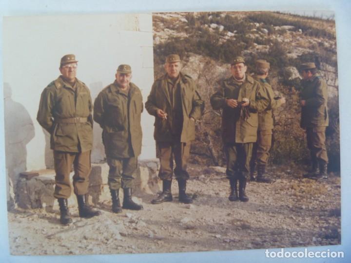 Militaria: FOTO DE GENERAL , TENIENTE CORONEL Y CORONELES DE MANIOBRAS CON ROPA DE CAMPA&Ntilde;A