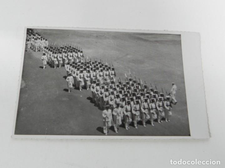 Militaria: FOTO POSTAL DE DESFILE DE LA MARINA, ARMADA ESPA&Ntilde;OLA, NO CIRCULADA.
