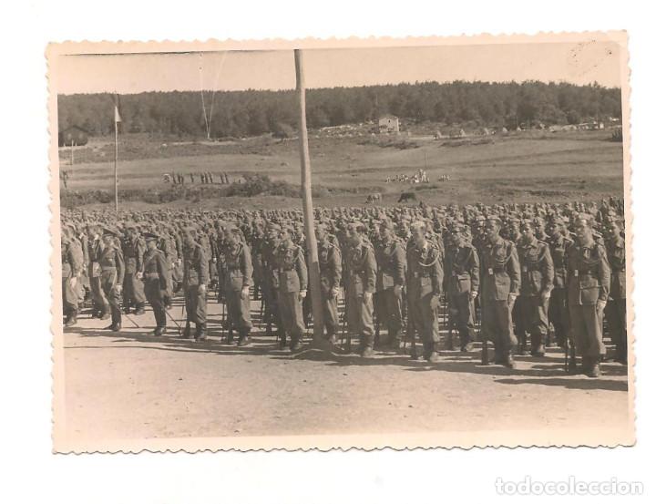 Militaria: SOLDADOS ESPA&Ntilde;OLES EN LA JURA DE BANDERA EN FECHA 4 DE AGOSTO DE 1946