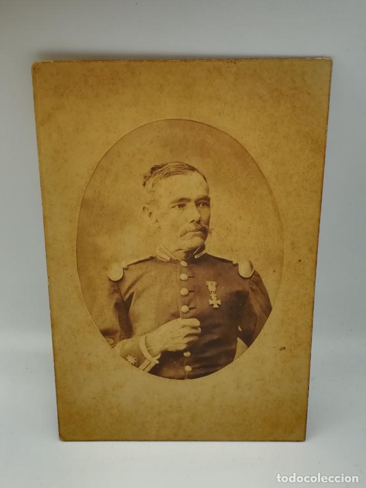 Militaria: FOTOGRAFIA DE ESTUDIO DE UN MILITAR ESPA&Ntilde;OL CON CRUZ DE MERITO. 11 X 15CM. VER