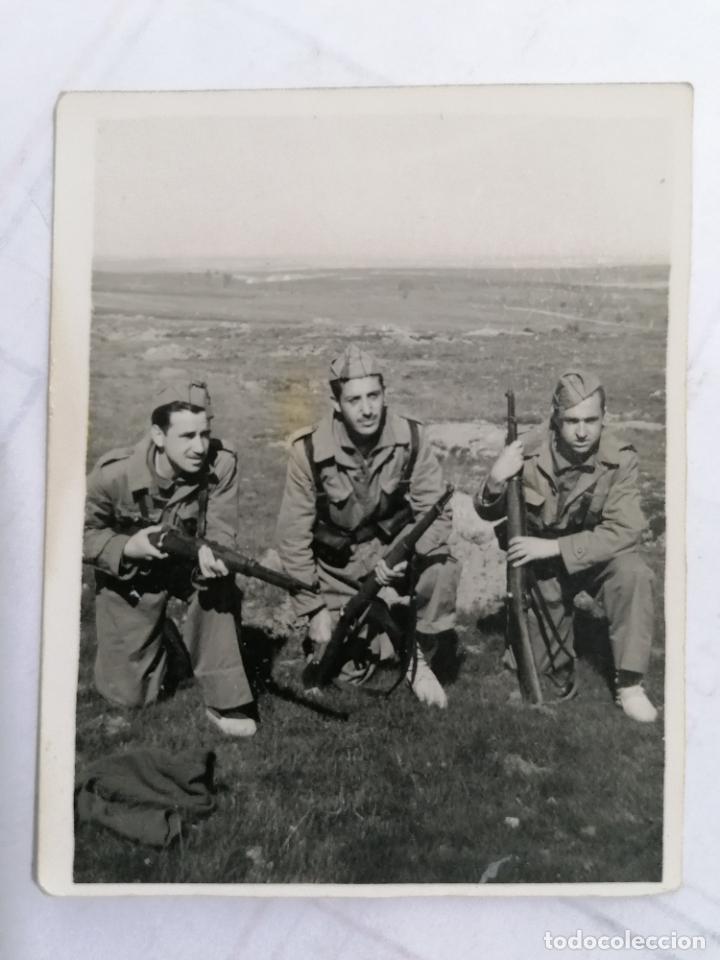 Militaria: FOTOGRAFIA GRUPO MILITARES DE MANIOBRA, MEDIDAS 6 X 7,5 CM