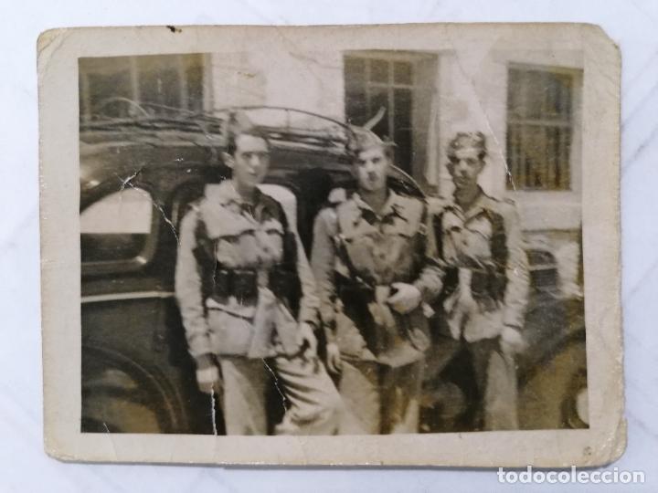 Militaria: FOTOGRAFIA GRUPO MILITARES POSANDO, MEDIDAS 8 X 6 CM